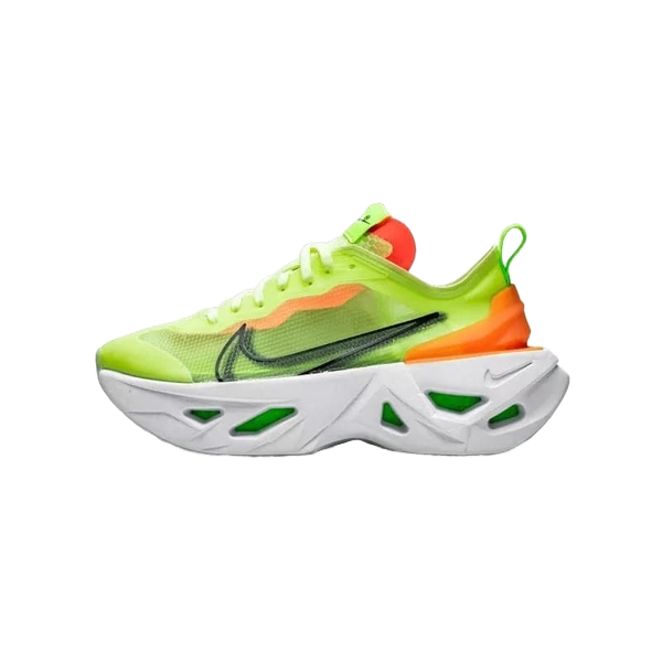 Chaussure avec de multiples couleurs vives qui l'a rend unique, pour l'article parlant de la mode , de la marque nike, pour le site sneakvault, la meilleure plateforme de revente de sneakers en ligne.
